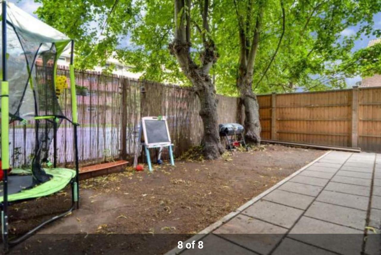 London Holiday Home Newly Refurbished - Entire 4 Bedroom Private House With Kitchen, Living Room & Private Garden - 1 Cape House London, Within 30 Mins From Central London, London Bridge & Canary Wharf Exterior foto